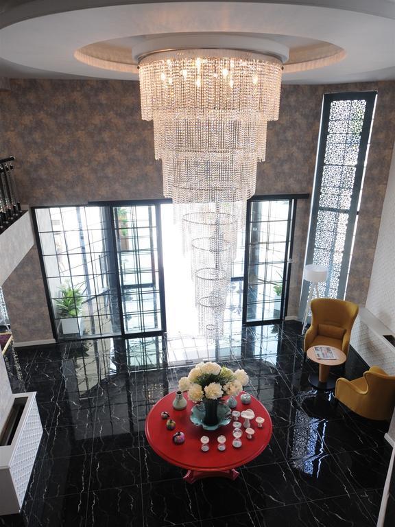 Manhattan Otel 4*