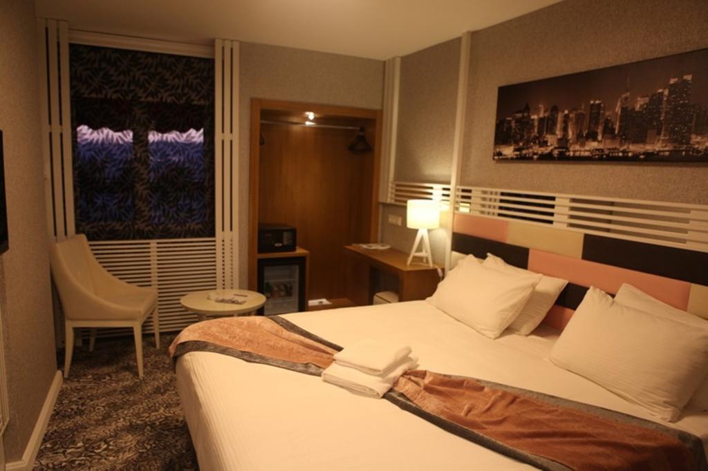 Manhattan Otel 4*